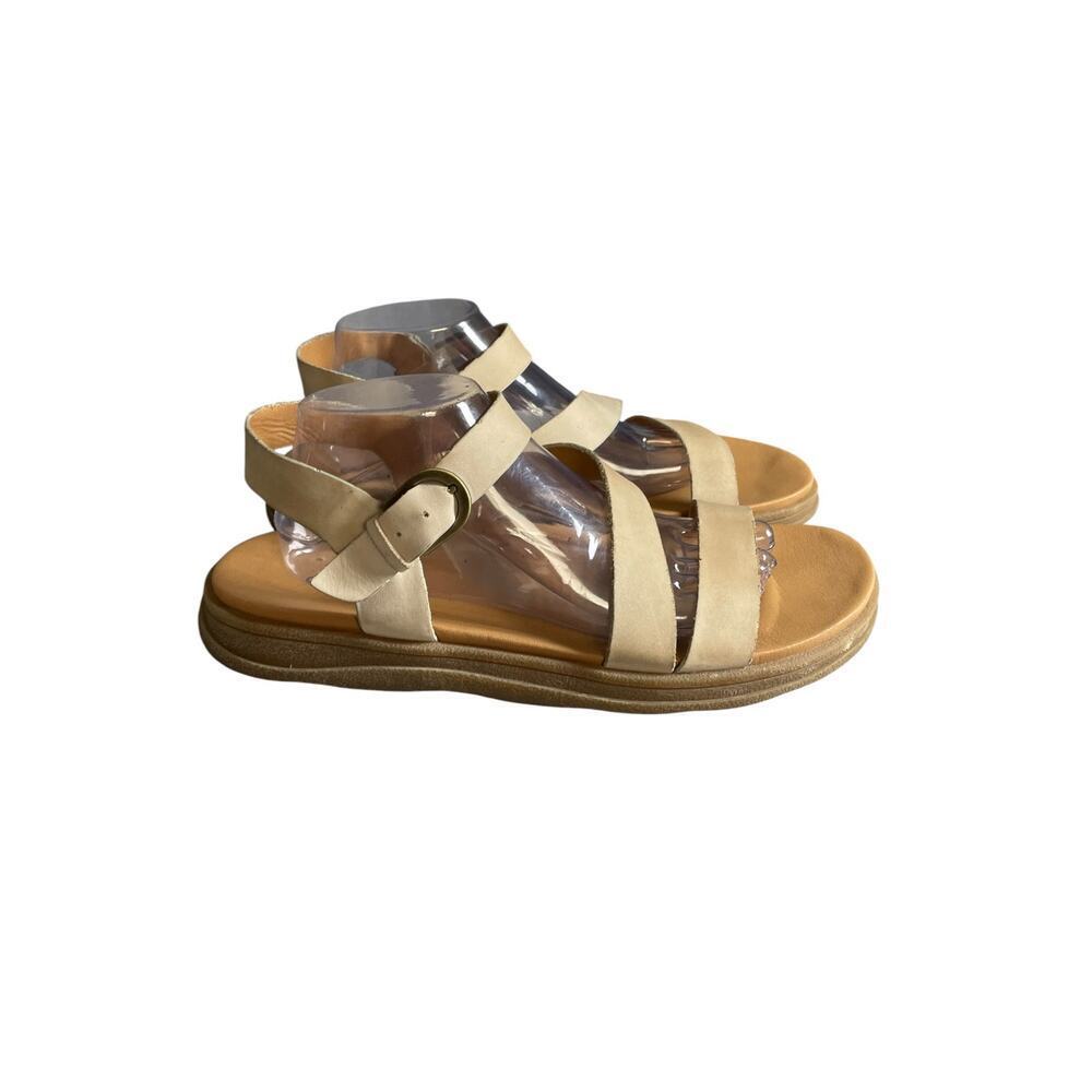 Earth Women’s Lainey Cream Colored Leather Round Toe Flat Sandals Size-12M